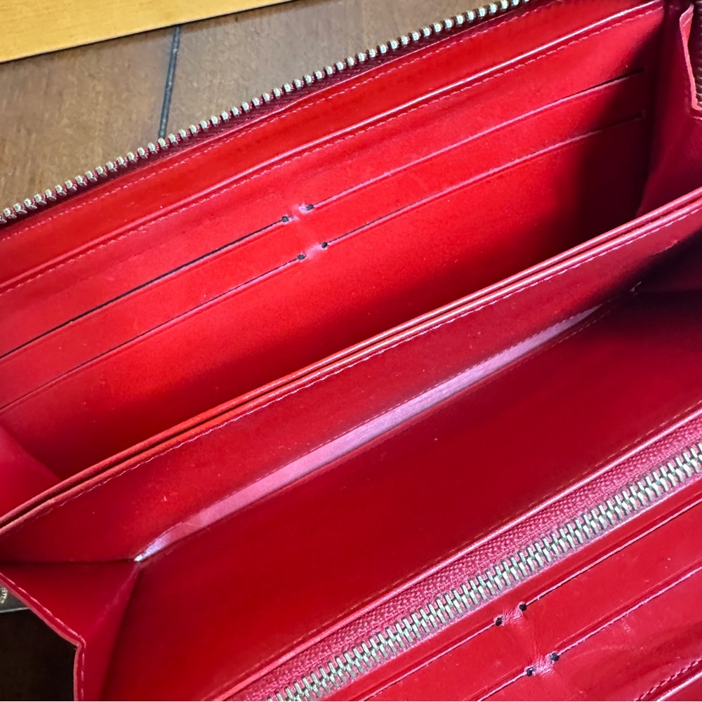 AUTHENTIC Louis Vuitton Vernis Zippy. Color:Red. - Picture 5 of 16